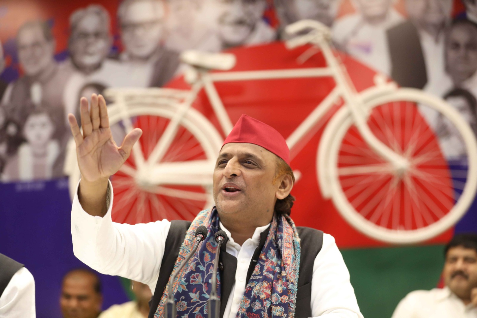 भाजपा सरकार निवेश का झूठा प्रचार कर रही है जमीन पर कोई निवेश नहीं आया: अखिलेश यादव