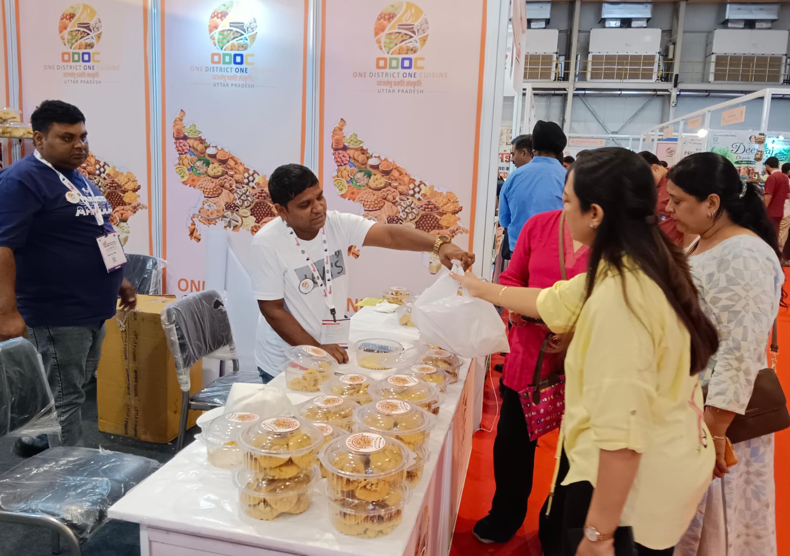 यूपी इंटरनेशनल ट्रेड शो में पहली बार ओडीओसी फूड कोर्ट में मेरठ के पारंपरिक स्वाद की दस्तक