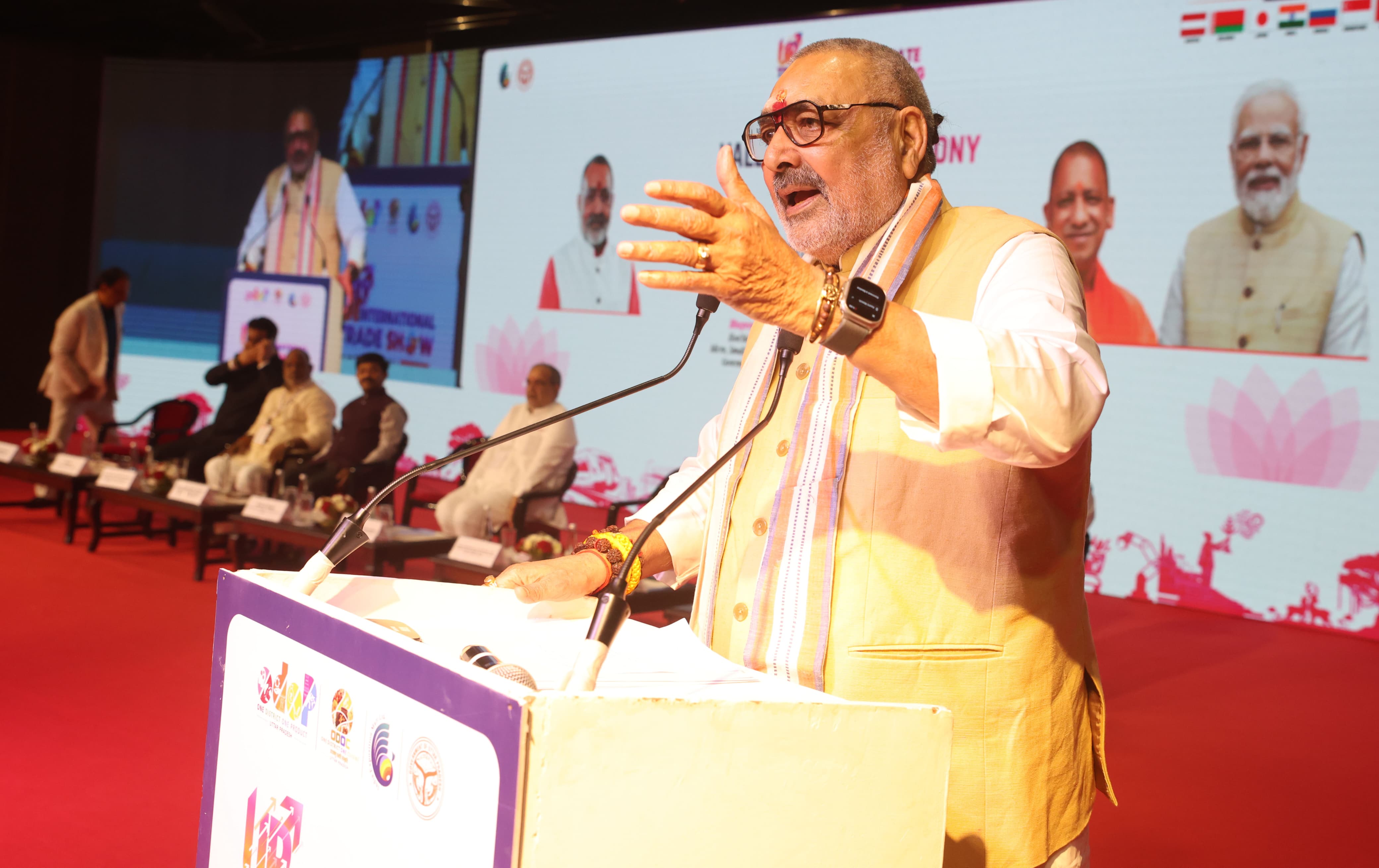 उत्तर प्रदेश इंटरनेशनल ट्रेड शो-2026 के समापन समारोह में बतौर मुख्य अतिथि सम्मिलित हुए केंद्रीय मंत्री गिरिराज सिंह