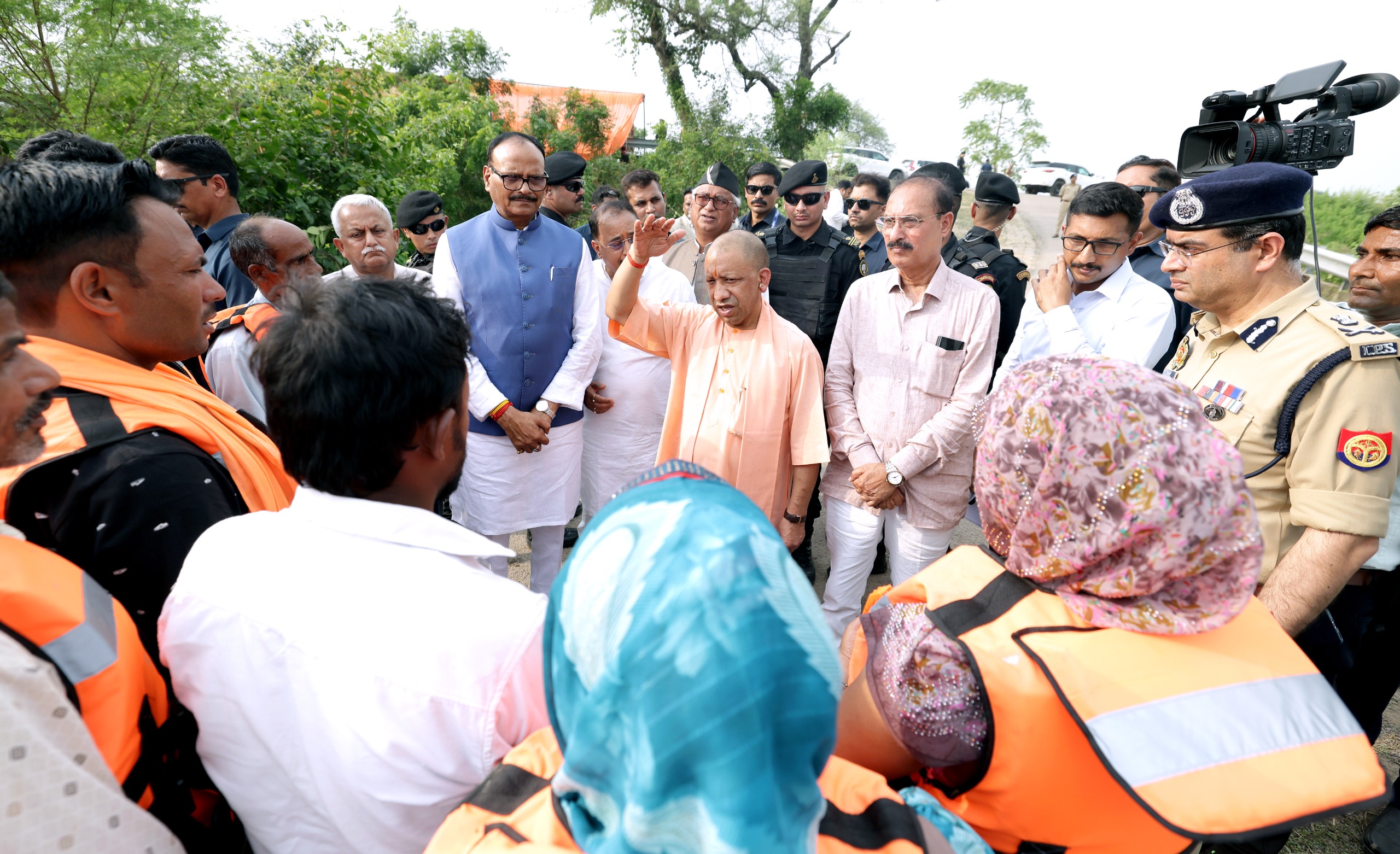 आपदा की घड़ी में पीड़ितों के साथ खड़ी है डबल इंजन सरकार: मुख्यमंत्री योगी