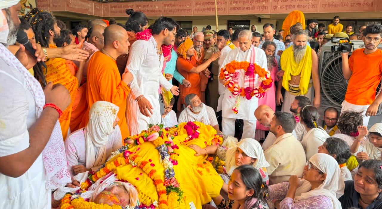 बरसाना में ब्रज के संत रमेश बाबा जी की अंतिम विदाई, CM योगी ने भेजी श्रद्धांजलि, कैबिनेट मंत्री चौधरी लक्ष्मीनारायण बरसाना पहुंचे
