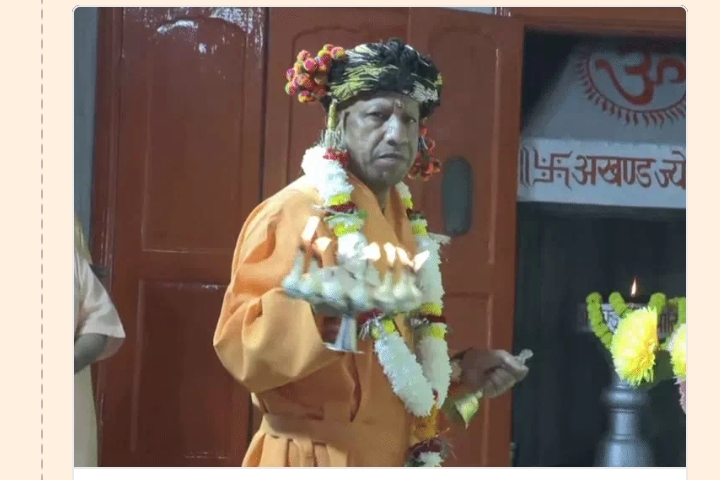 अखंड ज्योति और मंदिर परिसर के सभी देव विग्रहों की भी सीएम योगी ने की पूजा