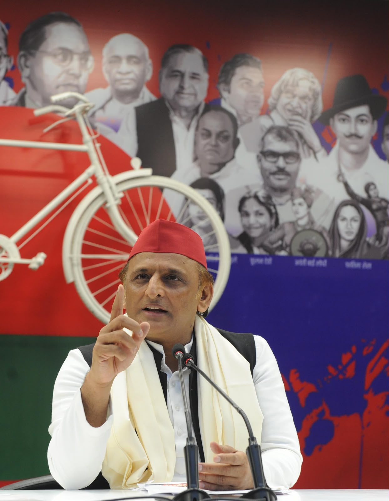 भाजपा सरकार में किसान खुद को ठगा महसूस कर रहा है: अखिलेश यादव