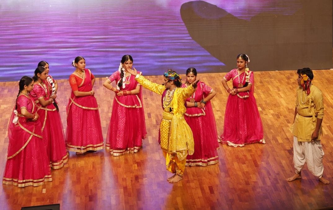 गीता शोध संस्थान और भगवत प्रेरणा गुरुकुलम के बटुकों ने किया गीता आधारित प्रेरक मंचन