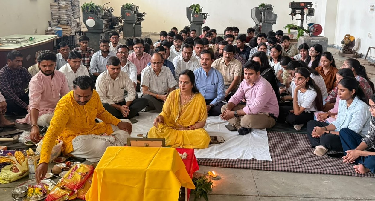 जी.एल. बजाज के छात्र-छात्राएं राष्ट्र निर्माण को बनाएं अपना लक्ष्यः डॉ. रामकिशोर अग्रवाल