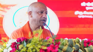 मुख्यमंत्री योगी ने जिलाधिकारियों को फील्ड में उतरने, प्रमुख सचिव कृषि व राहत आयुक्त को सीधा समन्वय बनाने की दी जिम्मेदारी